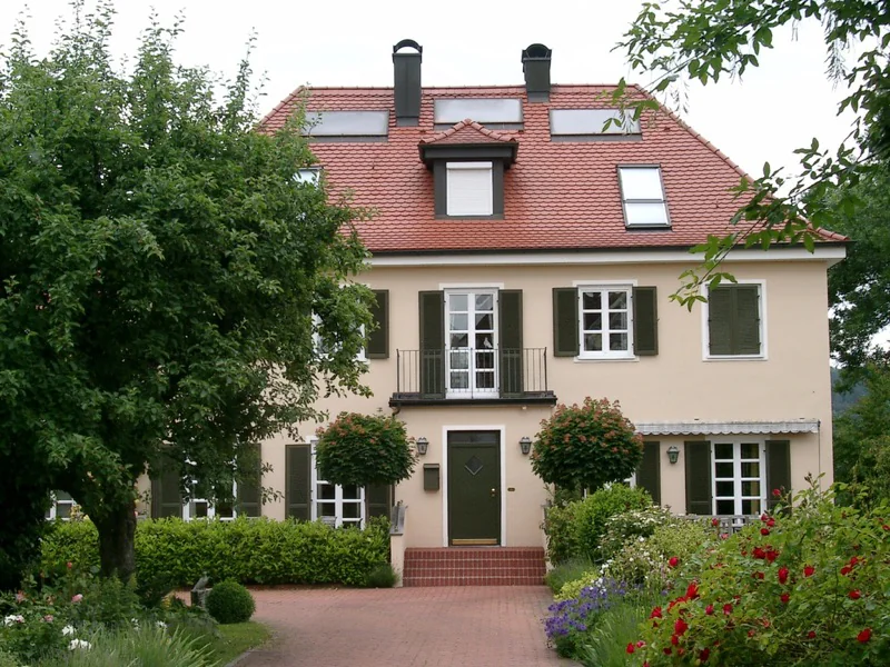 Klassisch saniertes Herrenhaus mit Garten