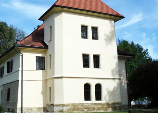 Schloss nach der Restaurierung in Weiß