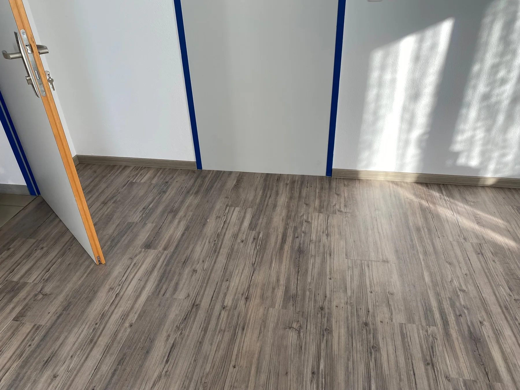 Vinyl-Boden in hellem Innenraum