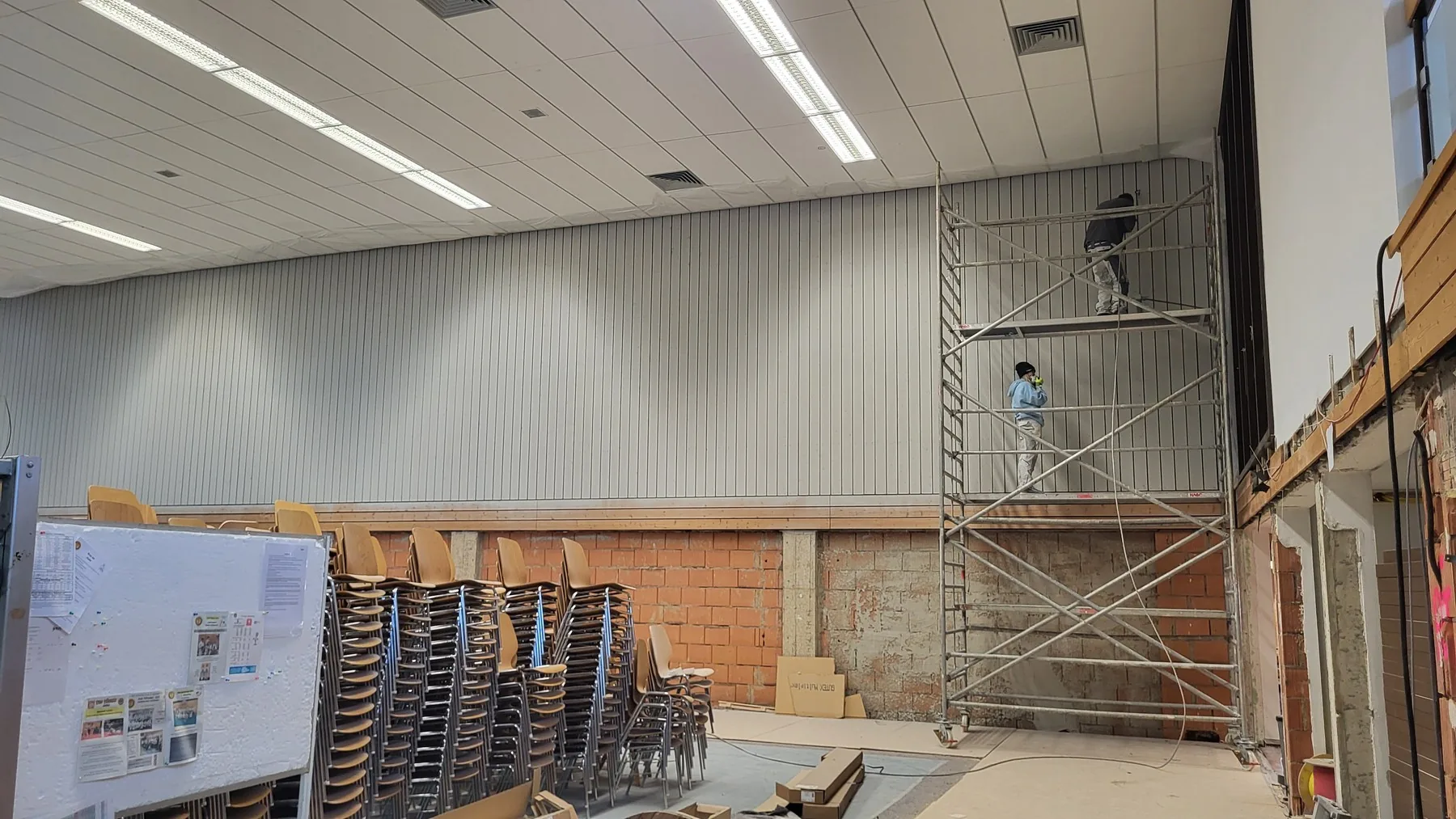 Turnhalle Töging — Innenausbau, Wandverkleidung